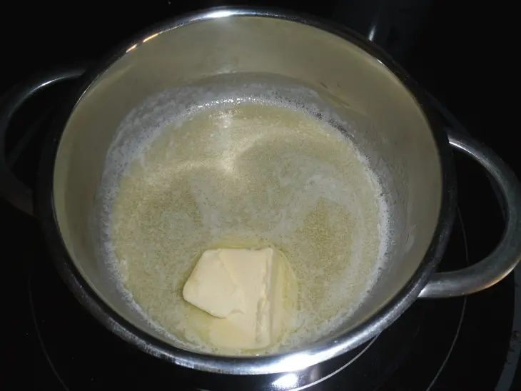 Кофе мокко под кремом шантильи с печеньками-"ракушками". подарок для оксаночки *ogiway*!!!: шаг 3