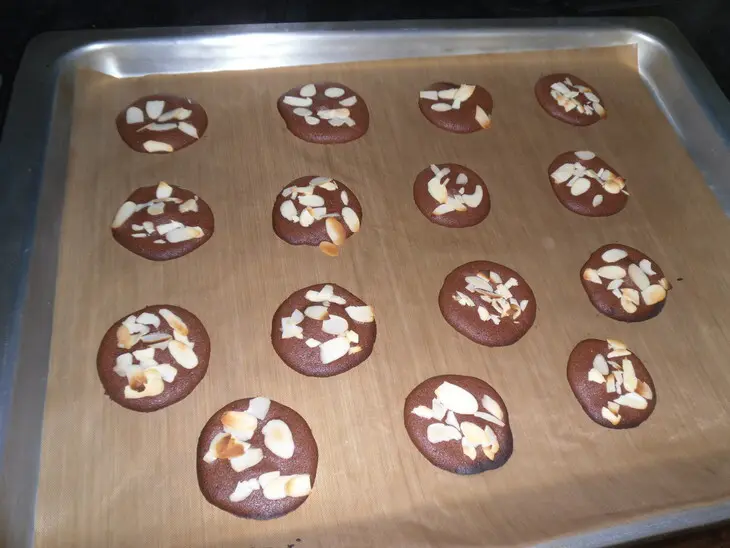 Кофе мокко под кремом шантильи с печеньками-"ракушками". подарок для оксаночки *ogiway*!!!: шаг 7