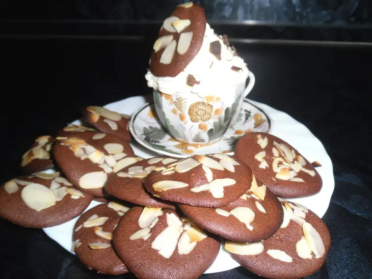 Кофе мокко под кремом шантильи с печеньками-"ракушками". подарок для оксаночки *ogiway*!!!: шаг 13
