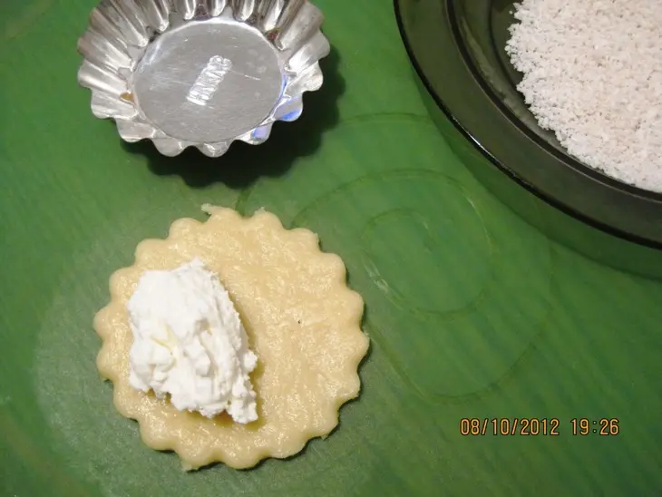 Сочник с творогом и кокосовыми напевами (кулинарный алфавит): шаг 2