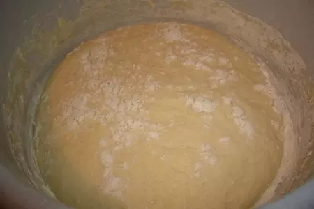 Дрожжевой пирог на манке с мясом,рисом и укропом: шаг 6