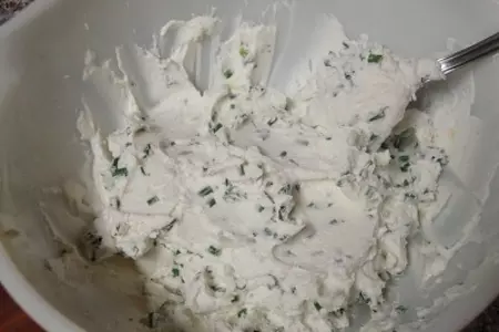 Копчёный сэлмон с козьим сыром и чесноком: шаг 4