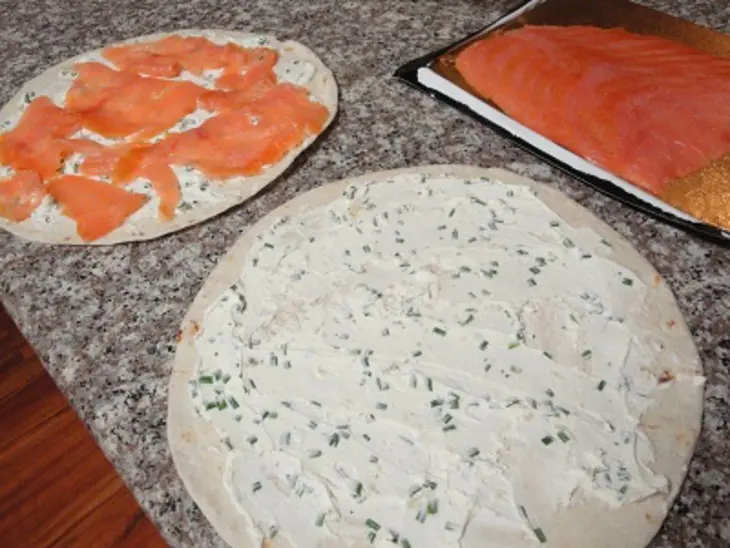 Копчёный сэлмон с козьим сыром и чесноком: шаг 5