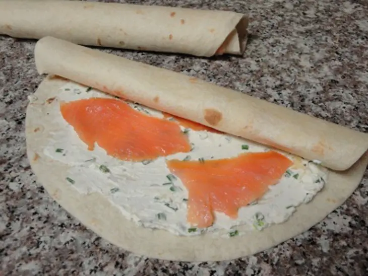 Копчёный сэлмон с козьим сыром и чесноком: шаг 6