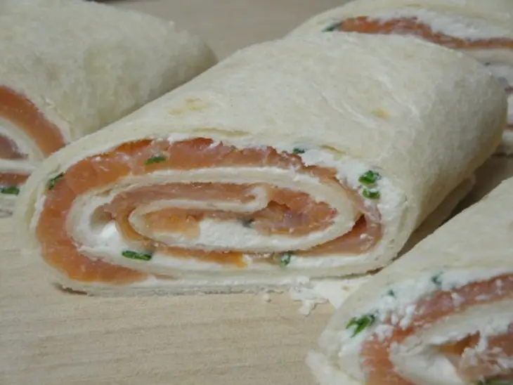 Копчёный сэлмон с козьим сыром и чесноком: шаг 8