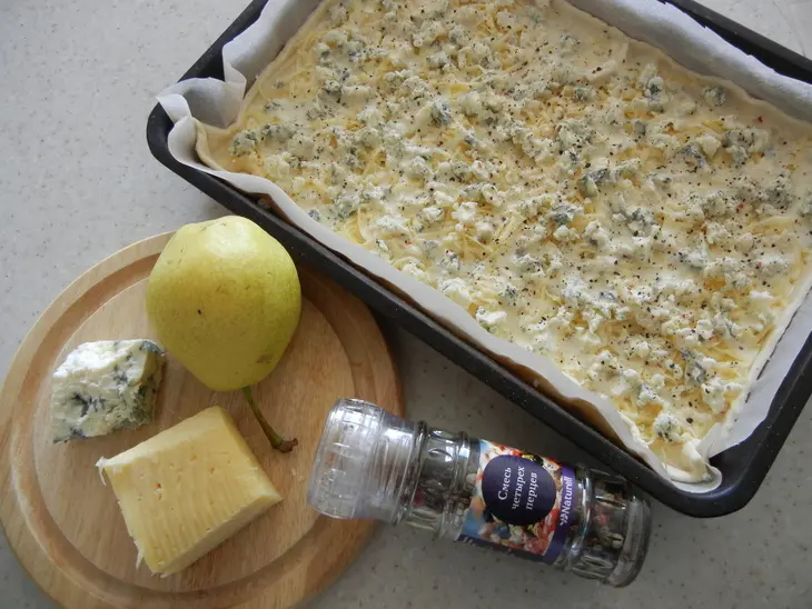 Открытый французский пирог с грушами и сырами: шаг 2