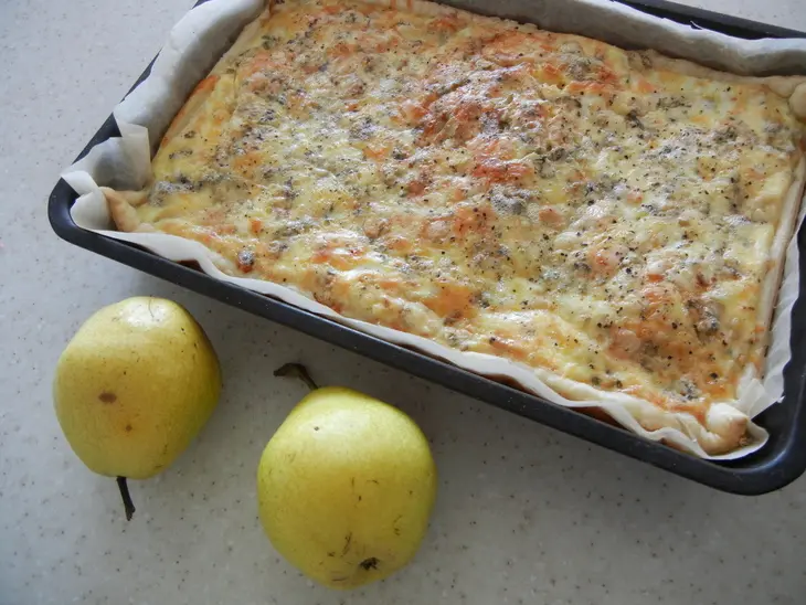 Открытый французский пирог с грушами и сырами: шаг 3