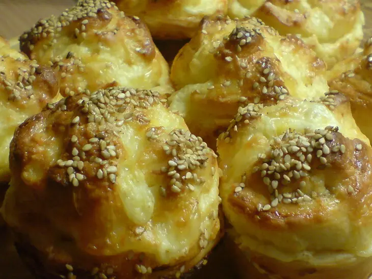 Булочки-рулетики сырно-кунжутные: шаг 7
