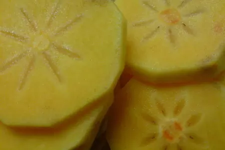 Салат из хурмы и моцареллы в стиле  "caprese": шаг 2