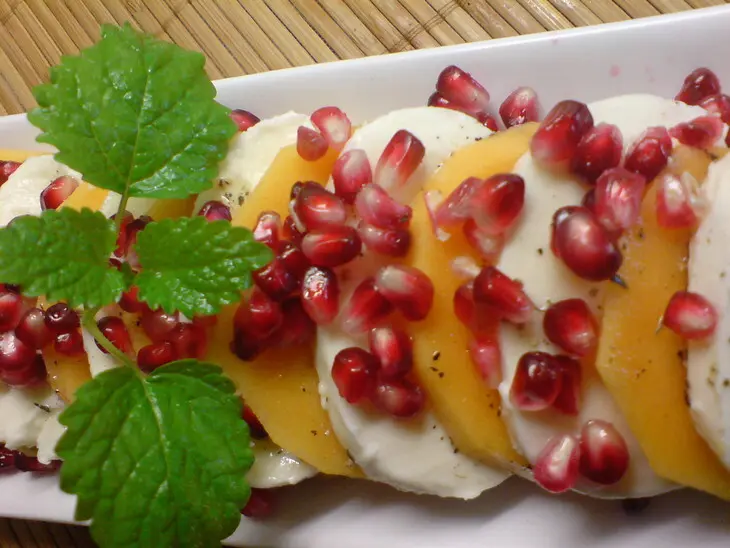 Салат из хурмы и моцареллы в стиле  "caprese": шаг 6