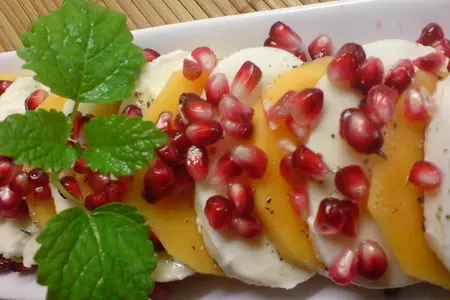Салат из хурмы и моцареллы в стиле  "caprese": шаг 6