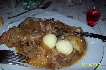Свинина запечённая с луком в пиве.: шаг 7
