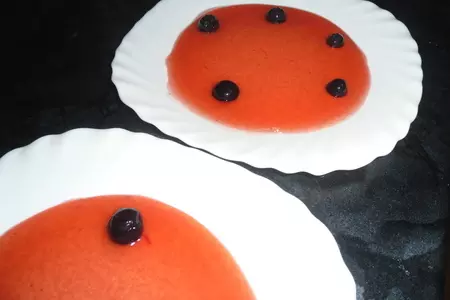 Десерт из черничного мусса с бисквитной крошкой и шоколадом "сокровища черной башни": шаг 10