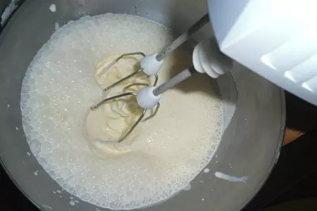 Десерт из черничного мусса с бисквитной крошкой и шоколадом "сокровища черной башни": шаг 14