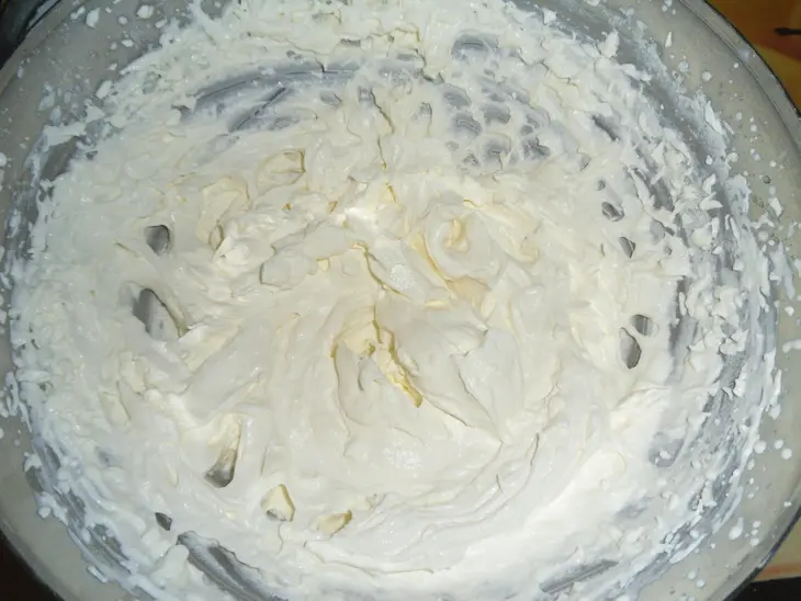 Десерт из черничного мусса с бисквитной крошкой и шоколадом "сокровища черной башни": шаг 16