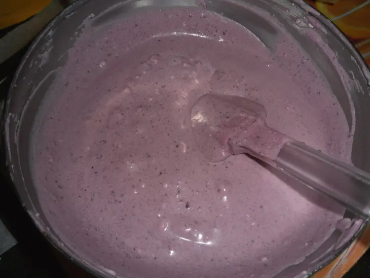 Десерт из черничного мусса с бисквитной крошкой и шоколадом "сокровища черной башни": шаг 18