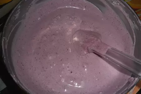 Десерт из черничного мусса с бисквитной крошкой и шоколадом "сокровища черной башни": шаг 18