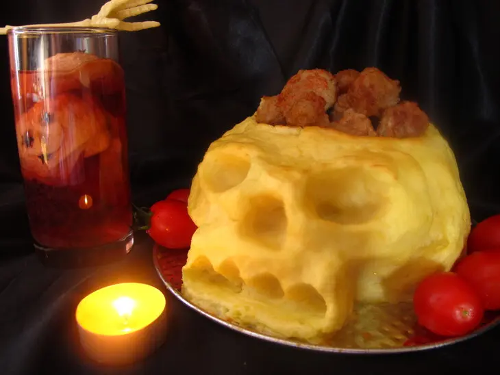 Хэллоуин, на горячее "череп с мозгами": шаг 10