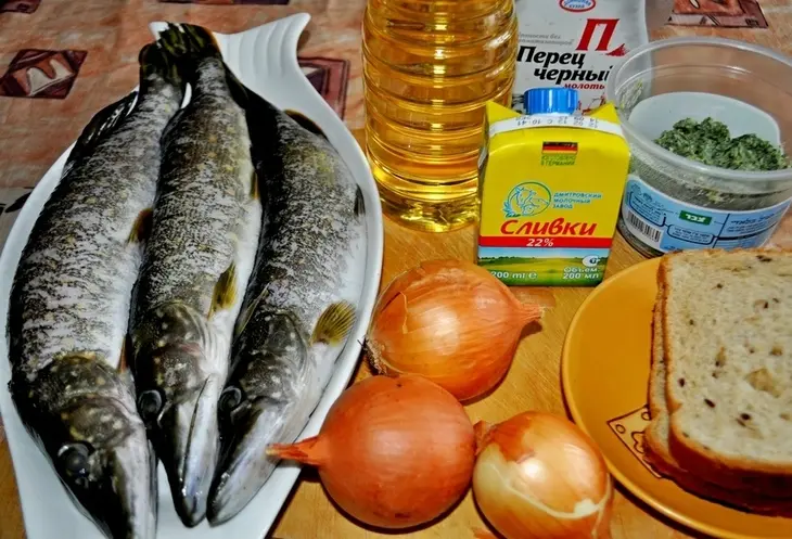 Котлеты из щуки с пряными травами: шаг 2