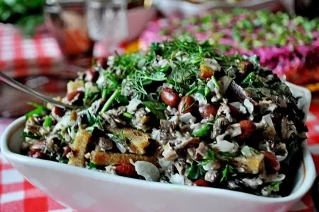 Салат с опятами, красной фасолью и ржаными сухариками: шаг 1