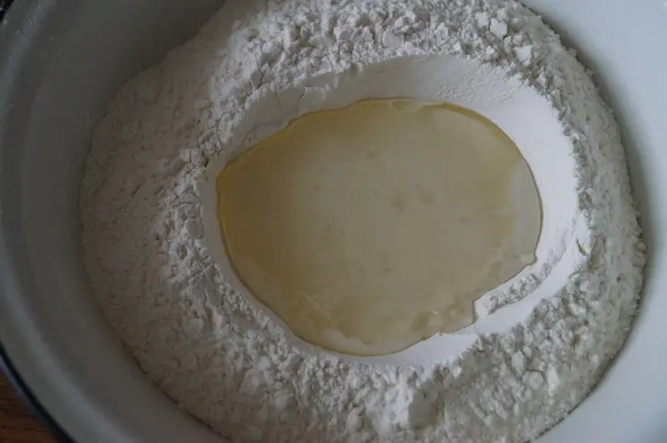 Трубочки из теста фило с маком, кедровыми орешками и пармезаном: шаг 1