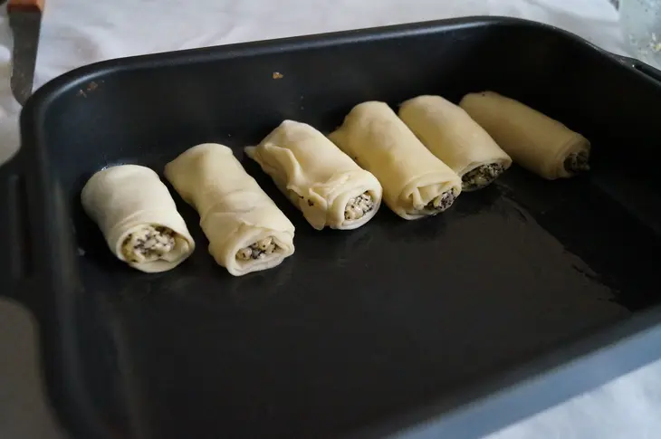Трубочки из теста фило с маком, кедровыми орешками и пармезаном: шаг 11