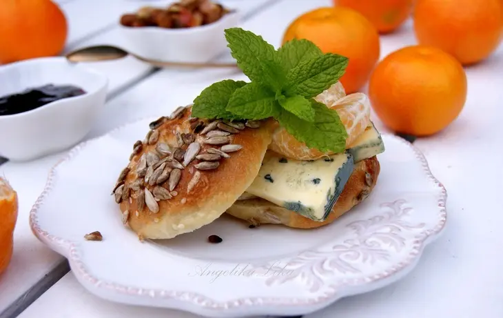 Бейглы  с кунжутом и семечками: шаг 1