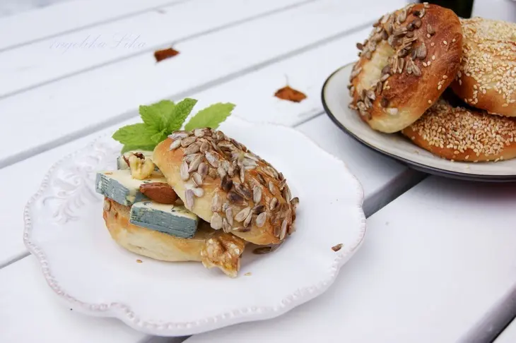 Бейглы  с кунжутом и семечками: шаг 4