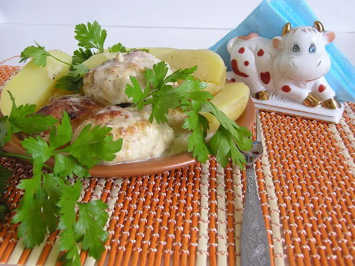 Куриные котлетки в сливочном соусе.: шаг 8