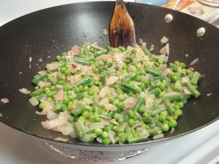 Море-продукты с лапшой по китайски: шаг 4