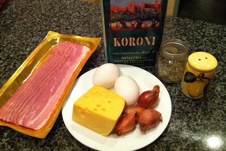 Закуска "корзинки из бекона, наполненные яйцом, луком-шаллот и сыром маркиз": шаг 1
