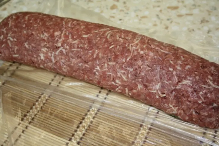 Мясной рулет с фасолью.: шаг 7