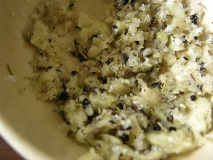 Куриные грудки, запеченные с розмарином и чесноком: шаг 2