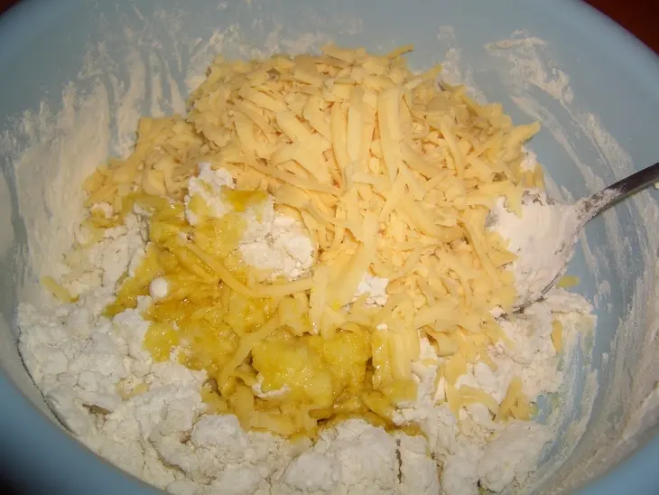 Лепешки с сыром и кинзой: шаг 2
