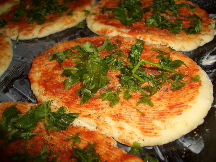 Лепешки с сыром и кинзой: шаг 7