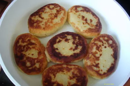 Картофельные зразы с брынзой и пикантным соусом.: шаг 2