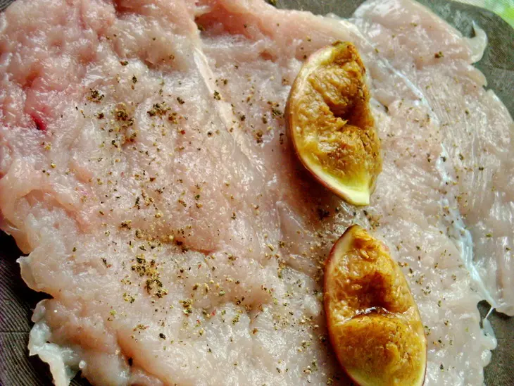 Рулеты из куриной грудки с инжиром: шаг 1