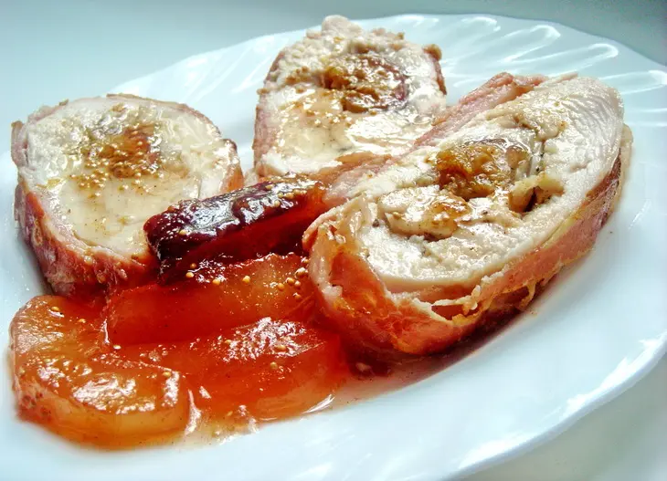 Рулеты из куриной грудки с инжиром: шаг 4