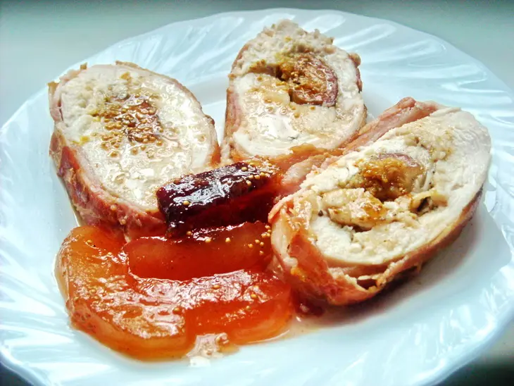 Рулеты из куриной грудки с инжиром: шаг 7