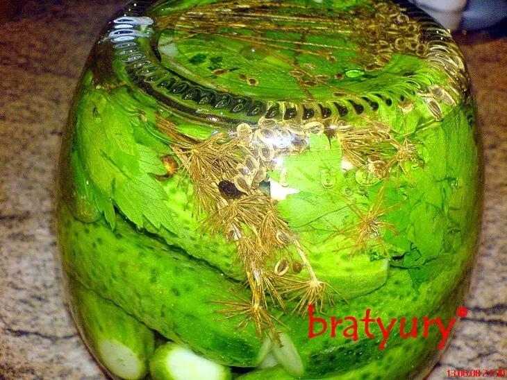 Огурцы, солёные с обрезанными кончиками: шаг 6
