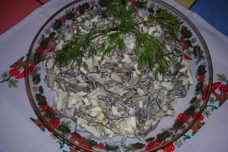 Салат из морской капусты с яйцами  и маринованными огурцами (мой вариант): шаг 7