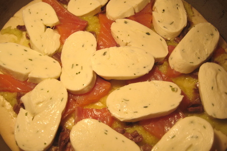 Пицца с копчёными анчоусами, форелью и луковым пюре.: шаг 3