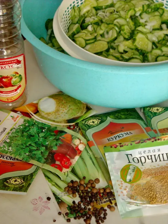 Пикули из огурцов для бутербродов (bread and butter pickles): шаг 1