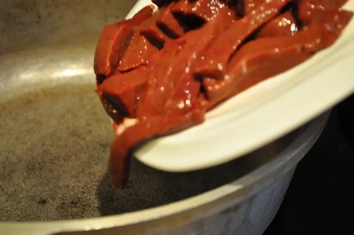 "beef liver with the mixed garnish". печень говяжья со смешанным гарниром.: шаг 7