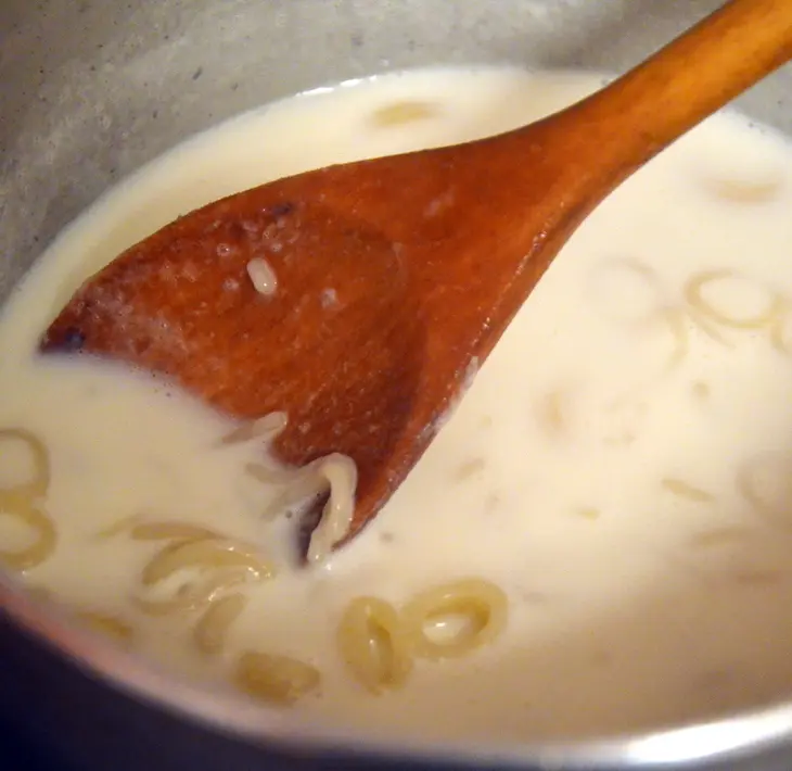 Молочная вермишель с изюмом и курагой: шаг 6