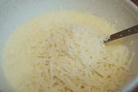 Оладьи на йогурте с сыром и зеленью.: шаг 2