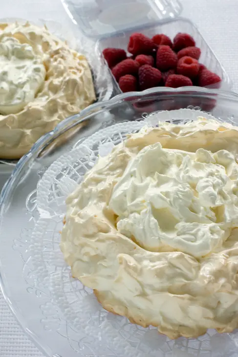 Торт "павлова" из книги "l'essentiel de la cuisine par kitchenaid": шаг 11