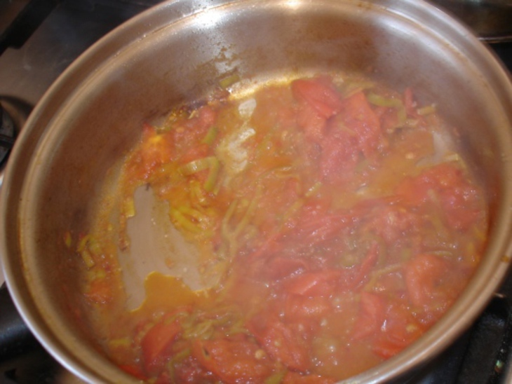 Судак с овощами, под острым, томатным соусом: шаг 4