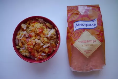 Салат с чечевицей, овощами и копченой курицей: шаг 1