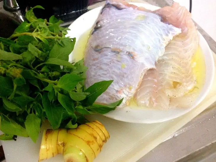Рыбка на пару с лимонным маслом и цветным картофельным пюре: шаг 3